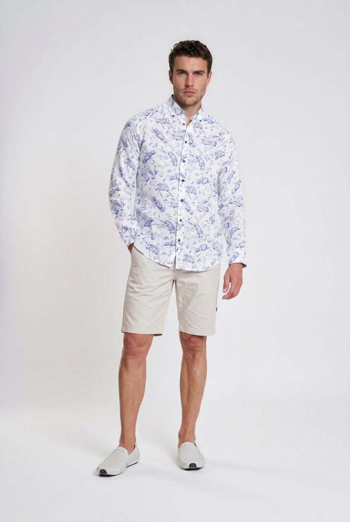 Firefly_Gemini Flash_put the navy shorts in the colour of the trousers. The colour is stone light beige 755686