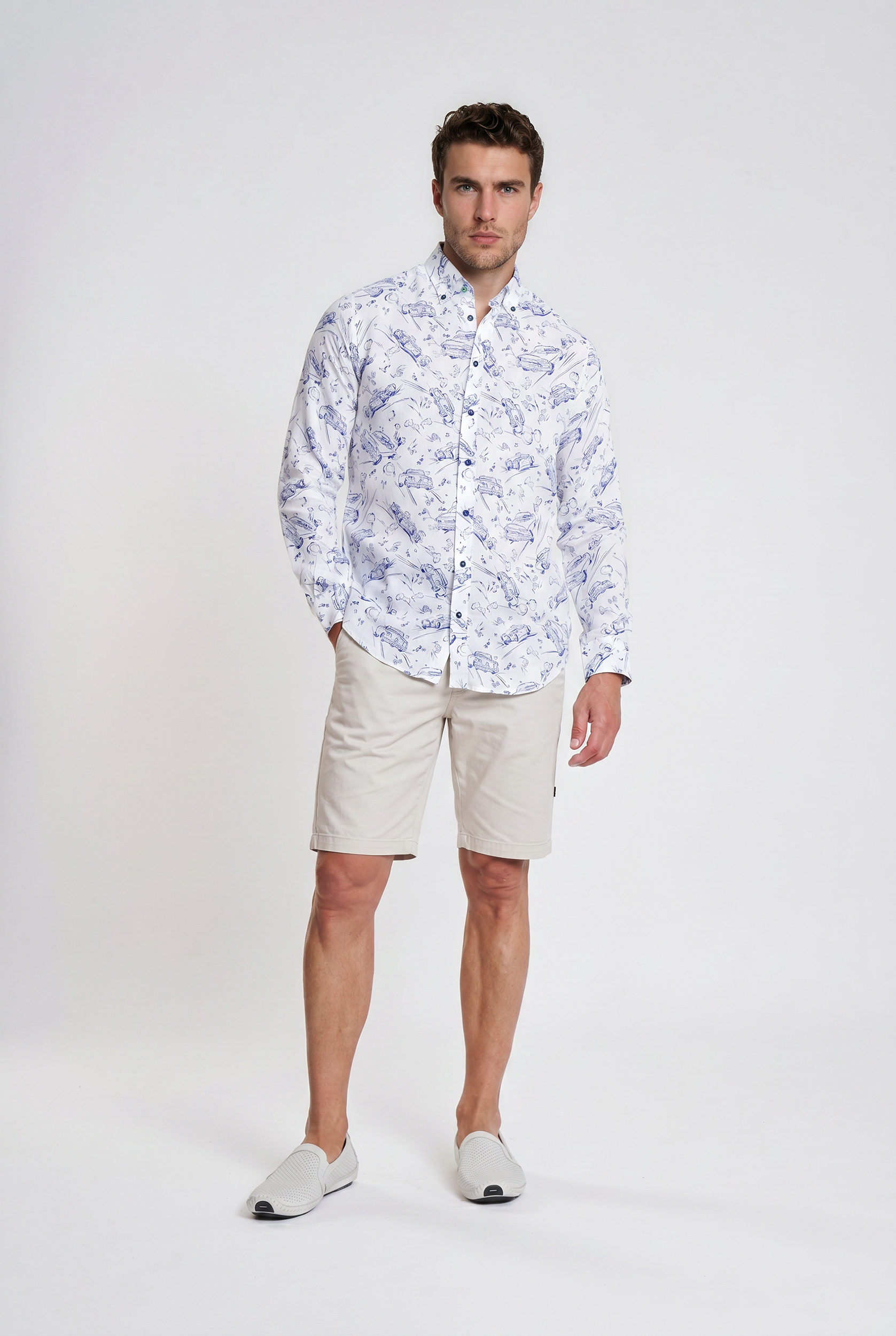 Firefly_Gemini Flash_put the navy shorts in the colour of the trousers. The colour is stone light beige 755686