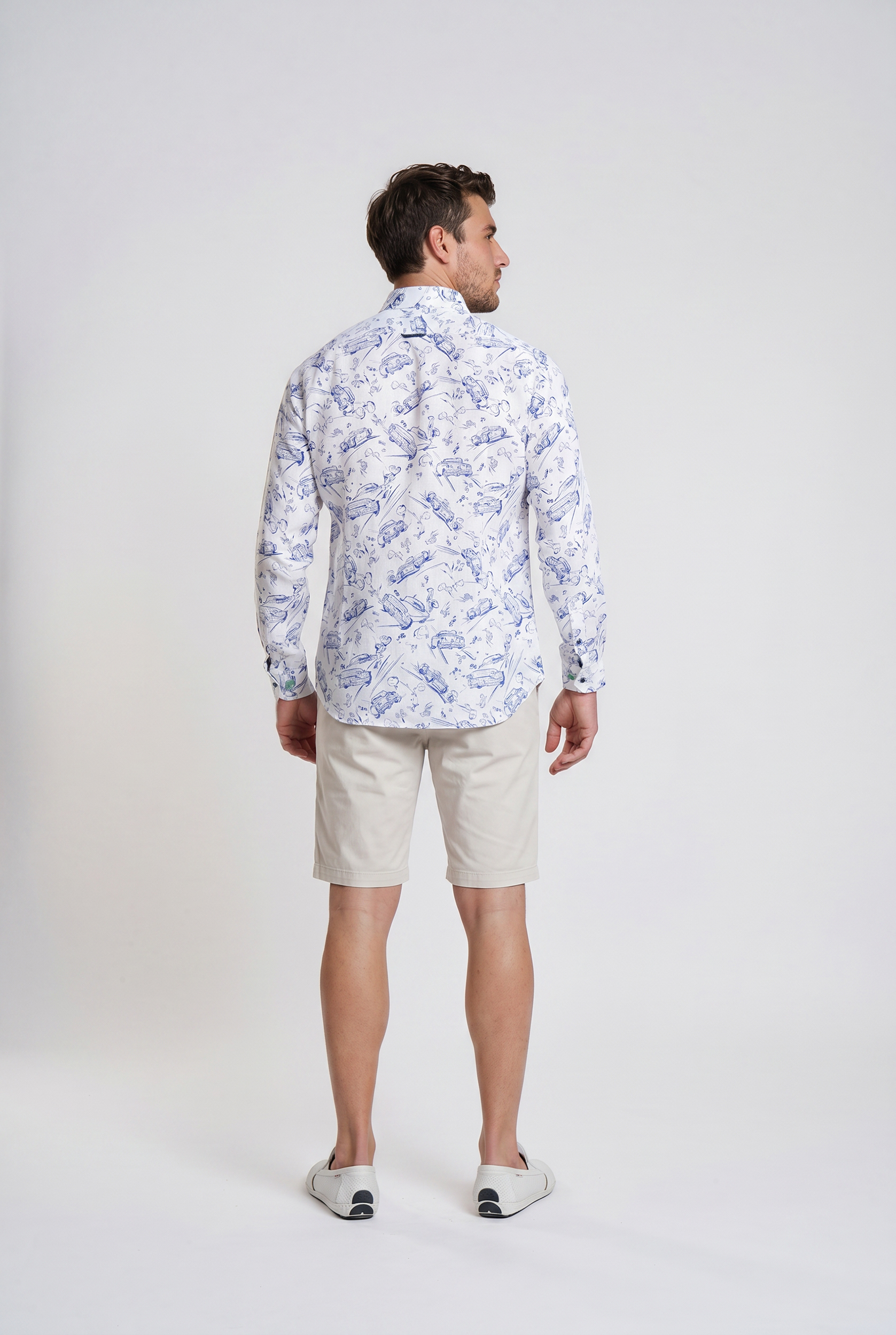 Firefly_Gemini Flash_put the navy shorts in the colour of the trousers. The colour is stone light beige 995000