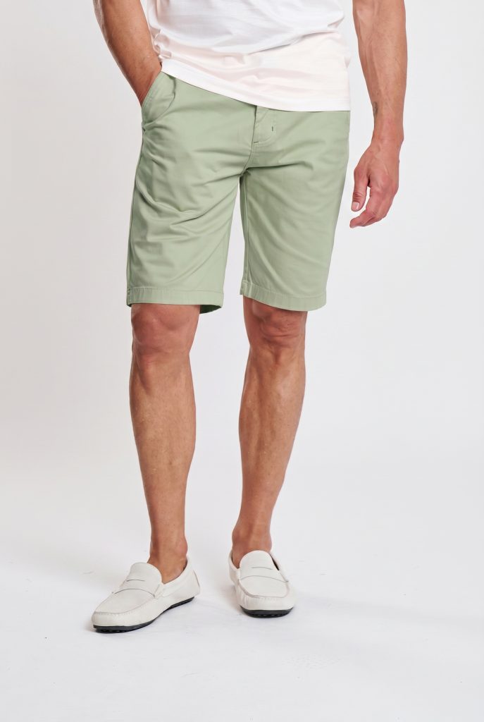Firefly_Gemini Flash_put the peach shorts in the colour of the green shorts. 563797